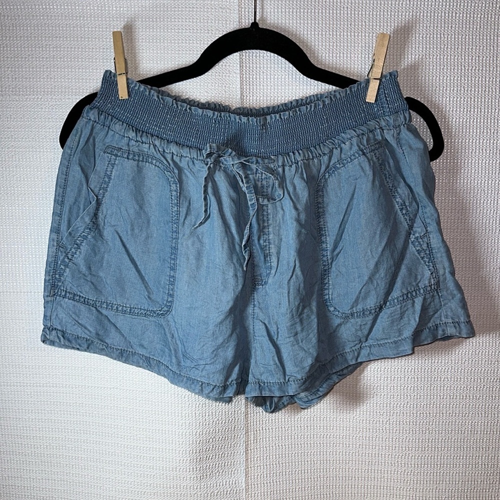 LOVE TREE Chambray Smocked Blue HI Rise Shorts Women Large